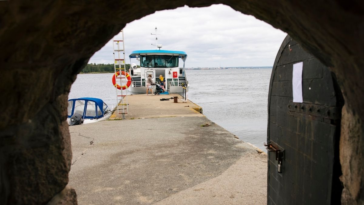 Ö-hoppa till Aspö och upptäck Drottningskärs kastell