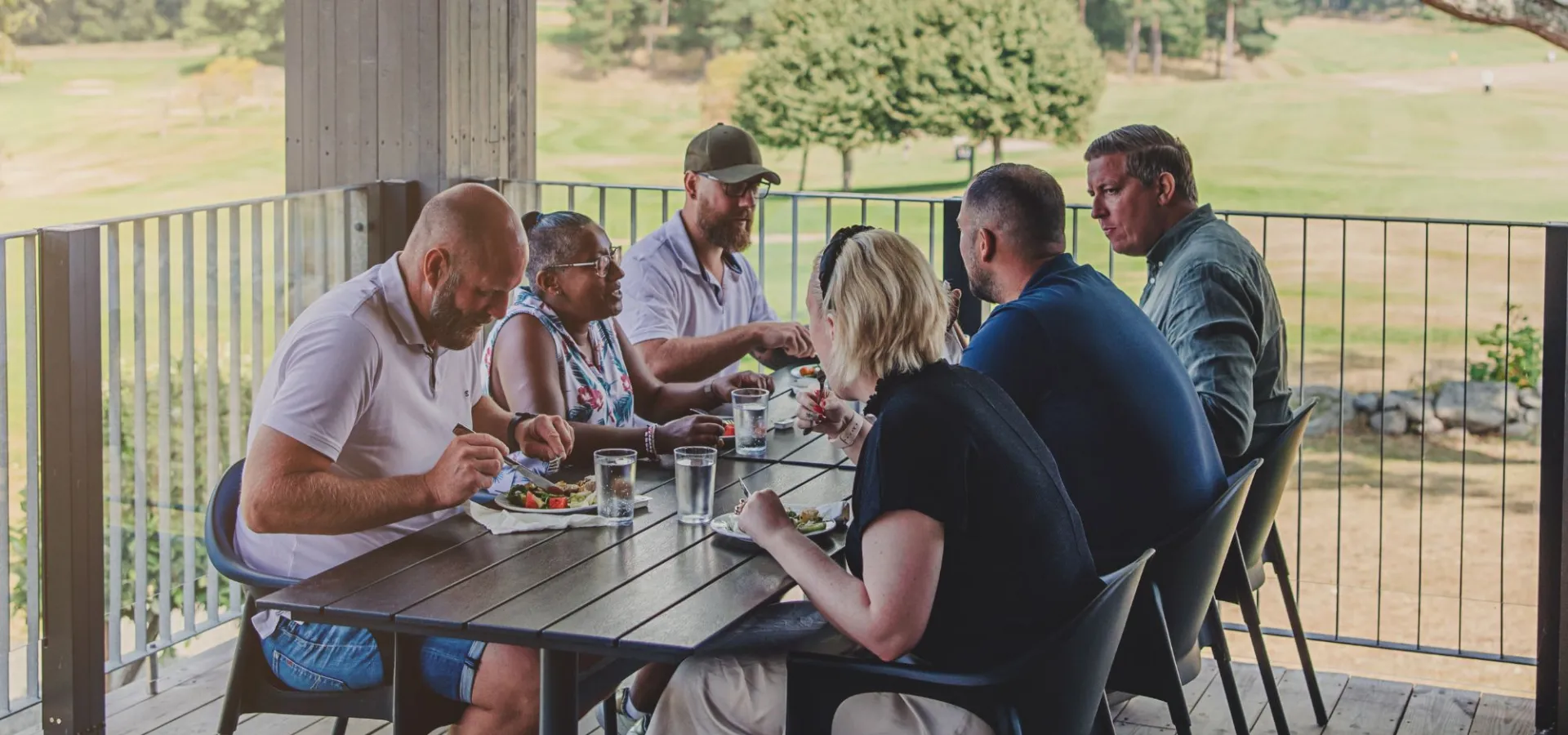 Det goda livet längs Sveriges Gofkust i Blekinge - Terassen på Karlshamns Golfklubb.