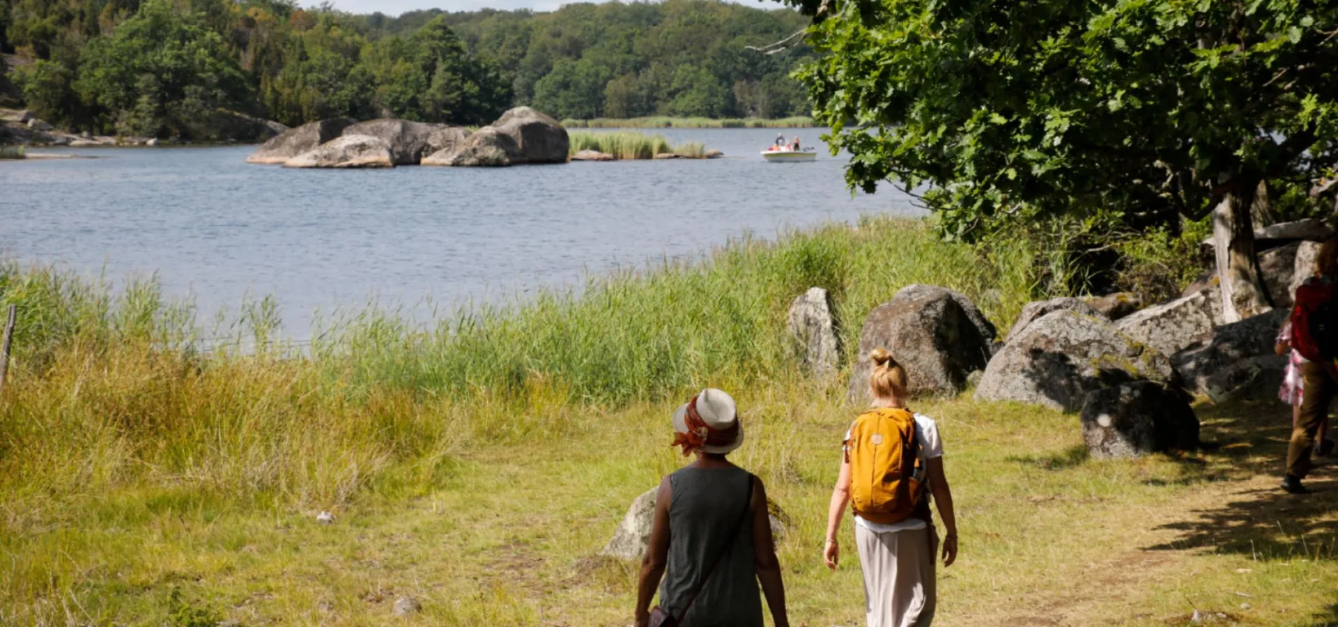 Vandring på Tjärö i Blekinge. Foto av Niklas Kämpargård.