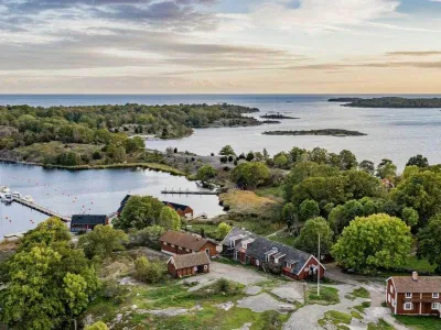 Ön Tjärö i Blekinge från ovan. En pärla bland skärgårdsöar med restaurang, boende och outdooraktiviteter