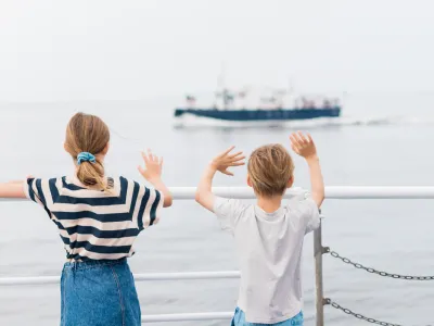 Bilresa med familjen, stanna i en gästhamn för att ö-hoppa