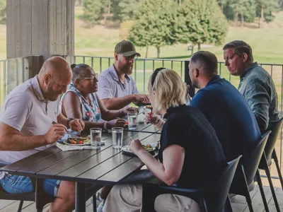 Det goda livet längs Sveriges Gofkust i Blekinge - Terassen på Karlshamns Golfklubb.