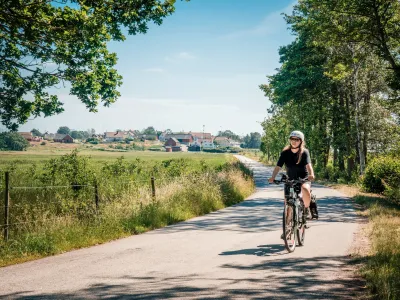 Linda Åkerberg cyklar genom Blekinges bioafärområde