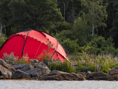 Tältning på en klippa i Blekinge skärgård