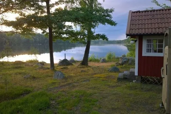 Cottage by the lake