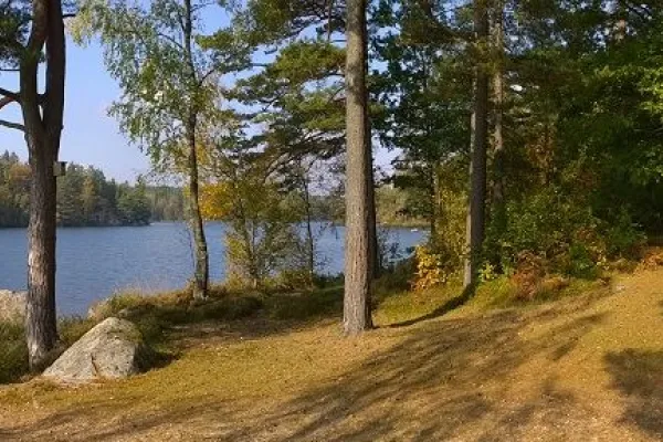 Cottage by the lake