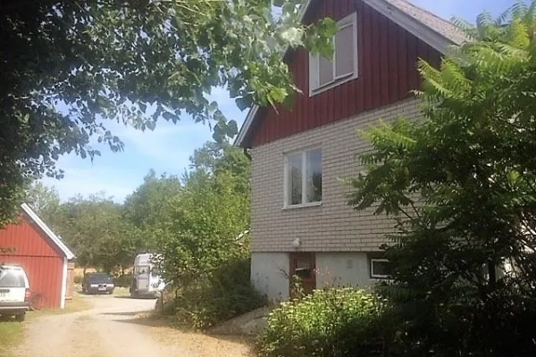 Ängabackens B&B - Bo på lantgård & Islandshästar