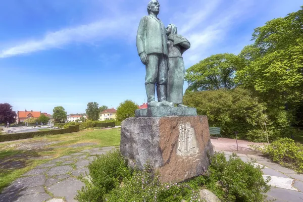 The Emigrants Monument