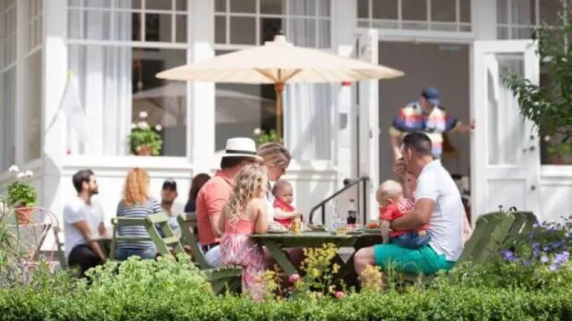 Fika på Café Mandeltårtan i Ronneby, Blekinge