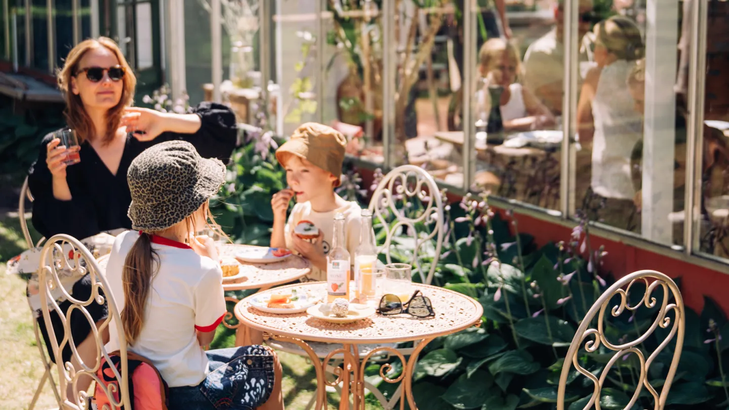 Fika på Hoby Kulle Herrgård - En rosa dröm!